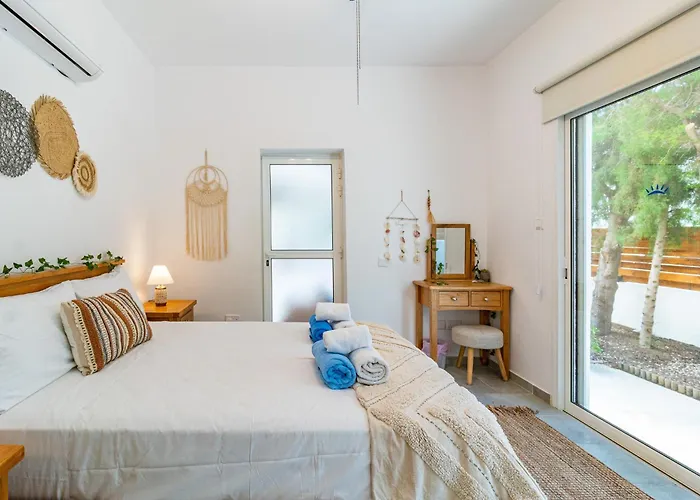 The Bridge By Ezoria Vilă Golful Coralilor