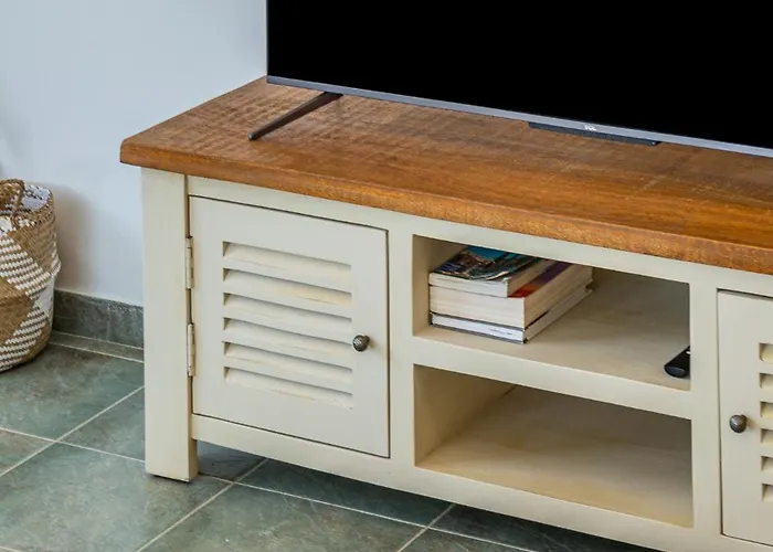 The Bridge By Ezoria Vilă Golful Coralilor