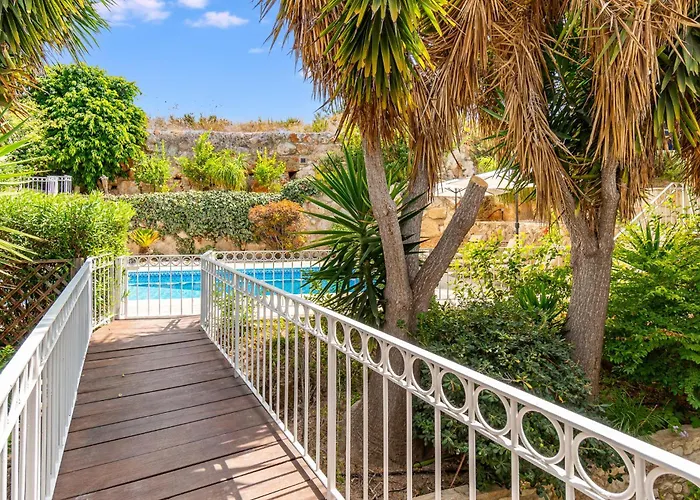 The Bridge By Ezoria Villa Coral Bay